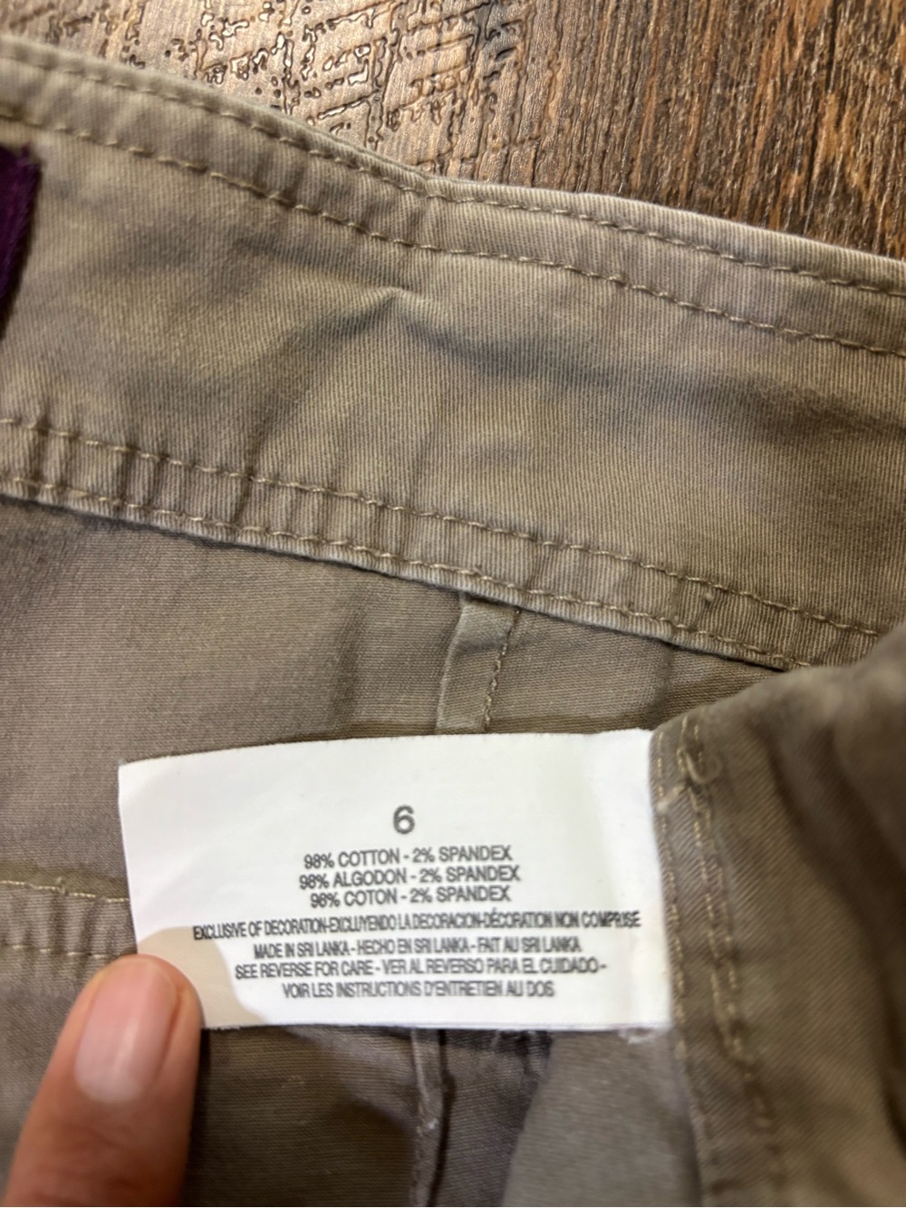 Vintage 2000’s Gloria Vanderbilt Olive Utility Capris - Picture 6 of 6